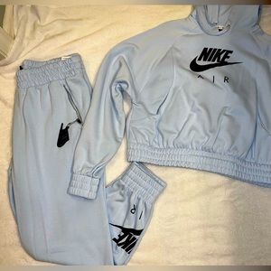 Nike Crop hoodie and sweatpants